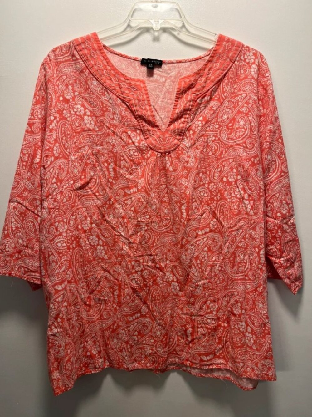 Blouse Size 2X. V neck. 3/4 sleeves